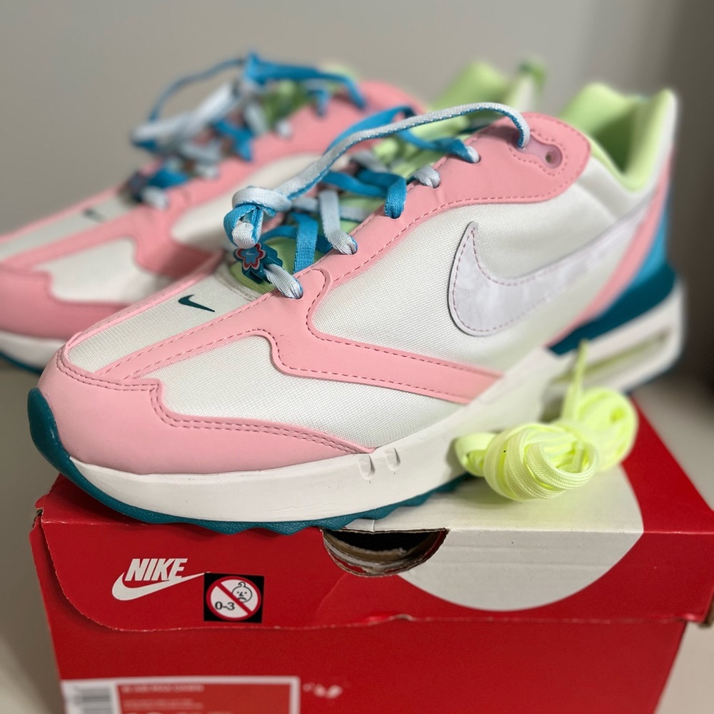 Nike Pink and White Lifestyle Sneakers Retro Design